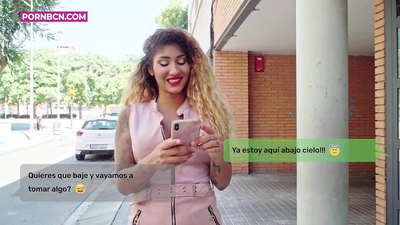 Esposa infiel prestes a foder com força seu jovem amante enquanto seu marido trabalha. Latina com mamas e um grande traseiro. Afrodite de Vênus.