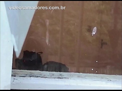 ❤️ Homem excitado assistindo sua namorada com outro cara, gravando um vídeo sem perturbar o casal ☑ Porno real em nós