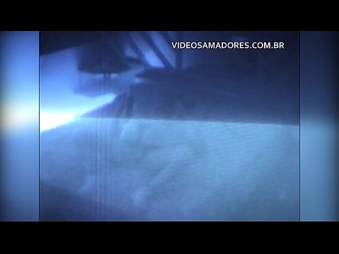 ❤️ Marido filma esposa fodendo o vizinho e descobre que ele é um cornudo ☑ Porno real em nós
