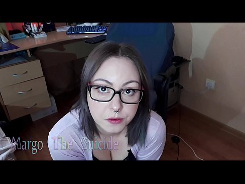 ❤️ Garota Sexy com Dildo de Óculos Chupa Profundamente na Câmera ☑ Porno real em nós