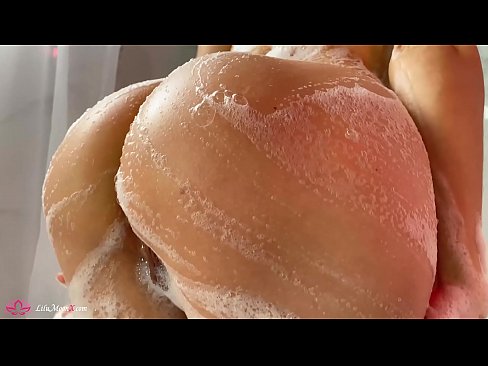 ❤️ Brunette Masturbates Pussy com Vibrador para Orgasmo Intenso no Chuveiro ☑ Porno real em nós