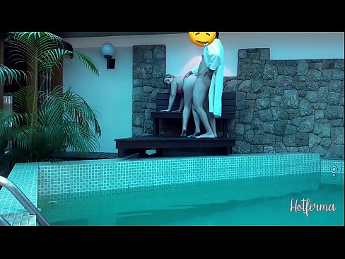 ❤️ Chefe convida empregada para a piscina, mas não conseguiu resistir a um ☑ Porno real em nós