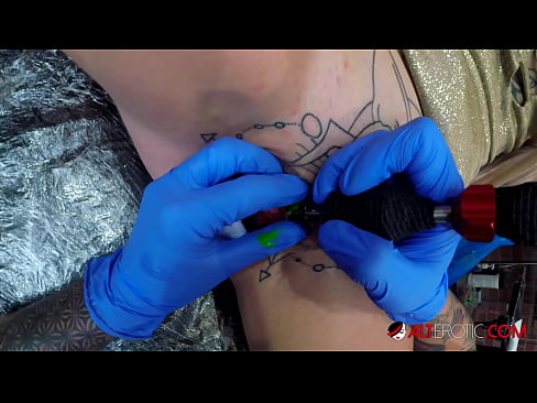❤️ Extremamente tatuada, a brasa Sully Savage fez uma tatuagem em seu clítoris ☑ Porno real em nós